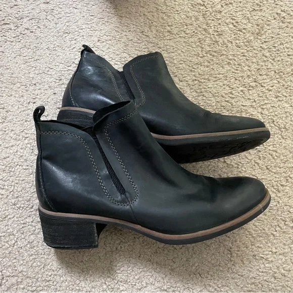 Korks Tea Black Leather Heeled Booties SZ 7.5 - Picture 9 of 9